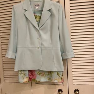 Ladies Kasper Suit. New with tags. Never worn. 3/4 sleeve jacket/floral skirt.
